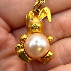 Vtg JOAN RIVERS Classics Collection Pearl Bunny Rabbit Gold Tone Rope Necklace